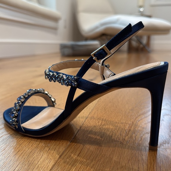 Jewel Badgley Mischka Stiletto in navy satin; size 9 - Picture 4 of 15